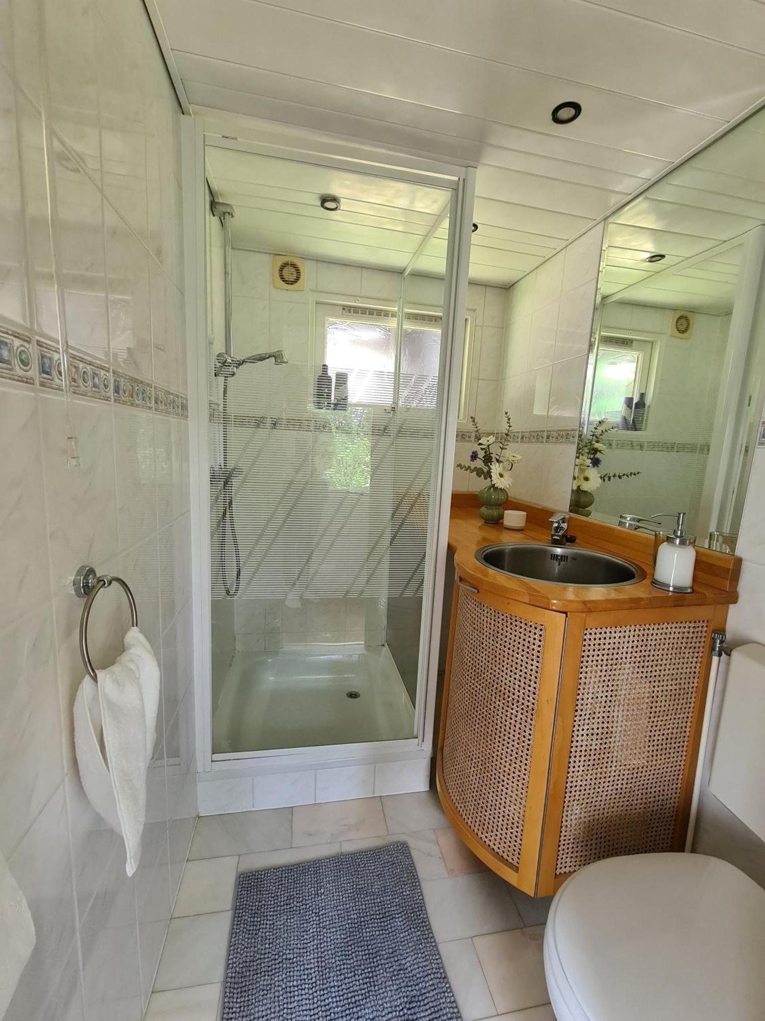 Cherry Cottage Schoonrewoerd ภายนอก รูปภาพ